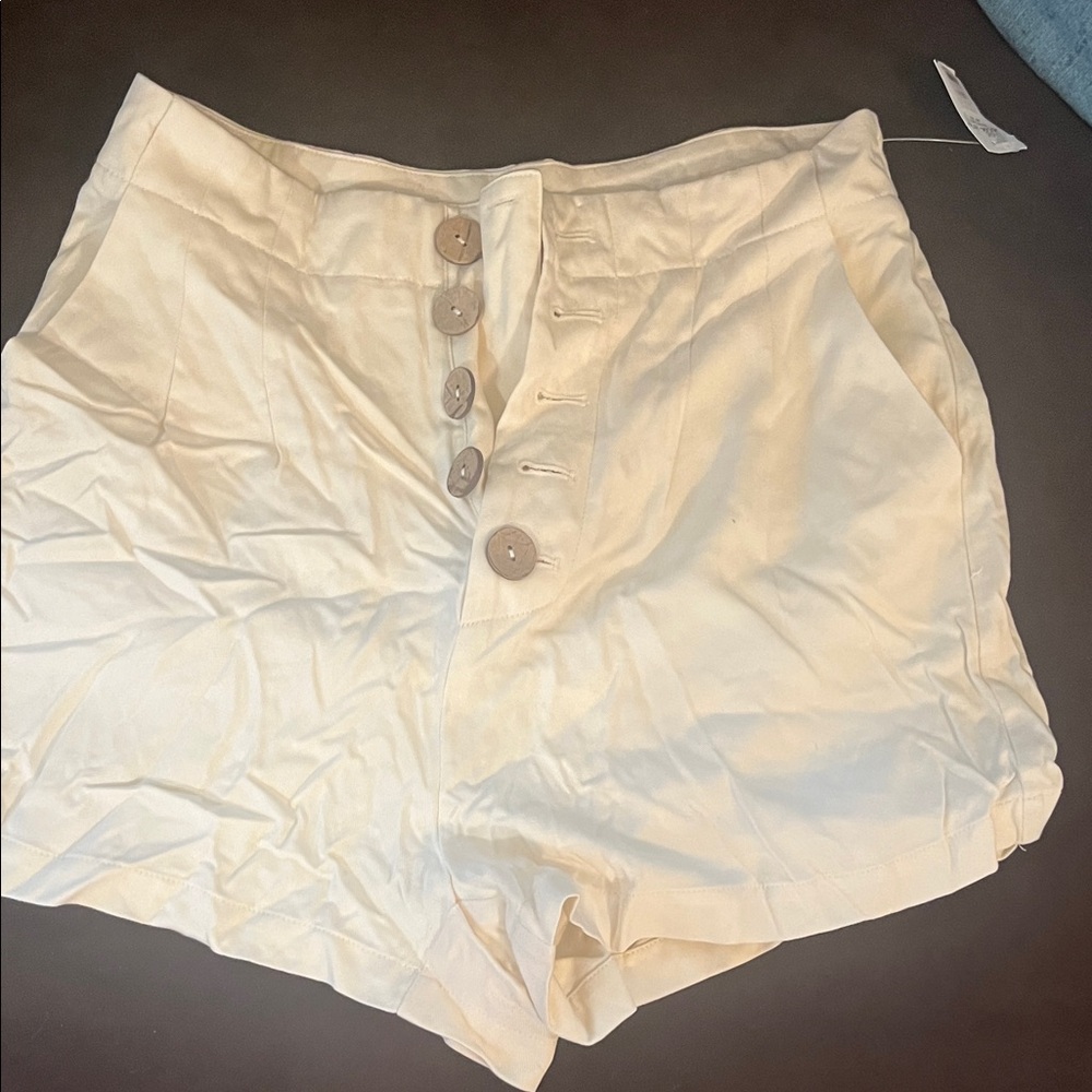 BB Dakota by Steve Madden High Waist Buttoned Tan Shorts